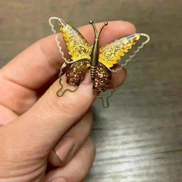 Vintage Gold Tone Wire Work Orange Tones and Sparkles Brooch Pin - Picture 1 of 2